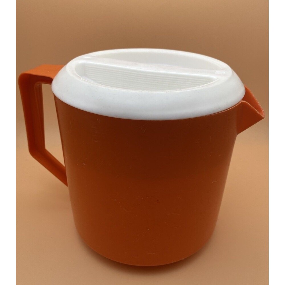 Vintage Rubbermaid #2745 Orange W/ Lid  1 1/2 Quart Pitcher